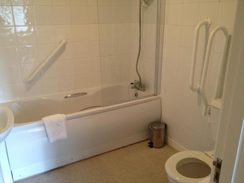 Millhouse Hotel And Riverside Restaurant Sharnbrook Room photo
